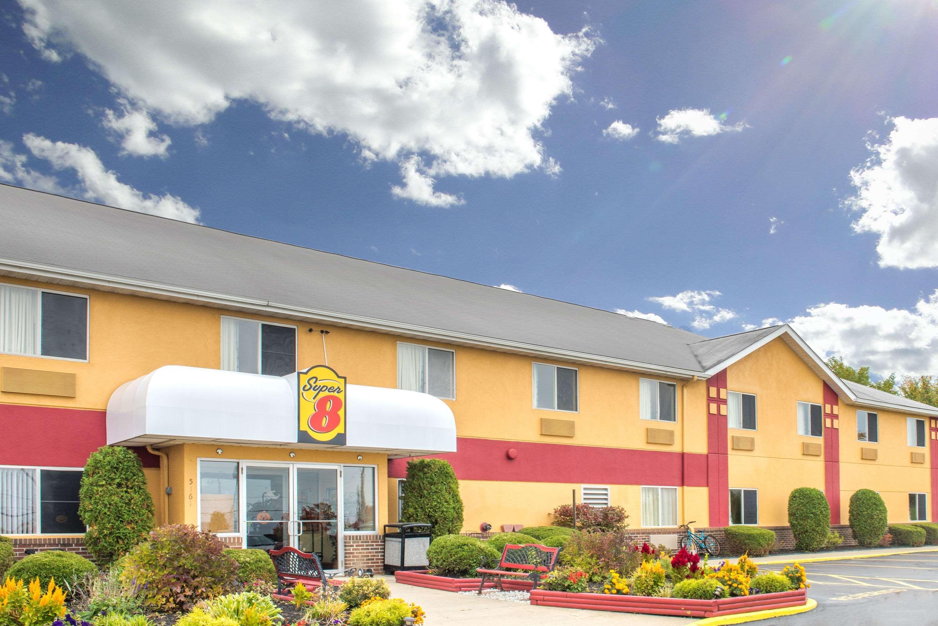 Super 8 By Wyndham Medina Hotel Exterior photo